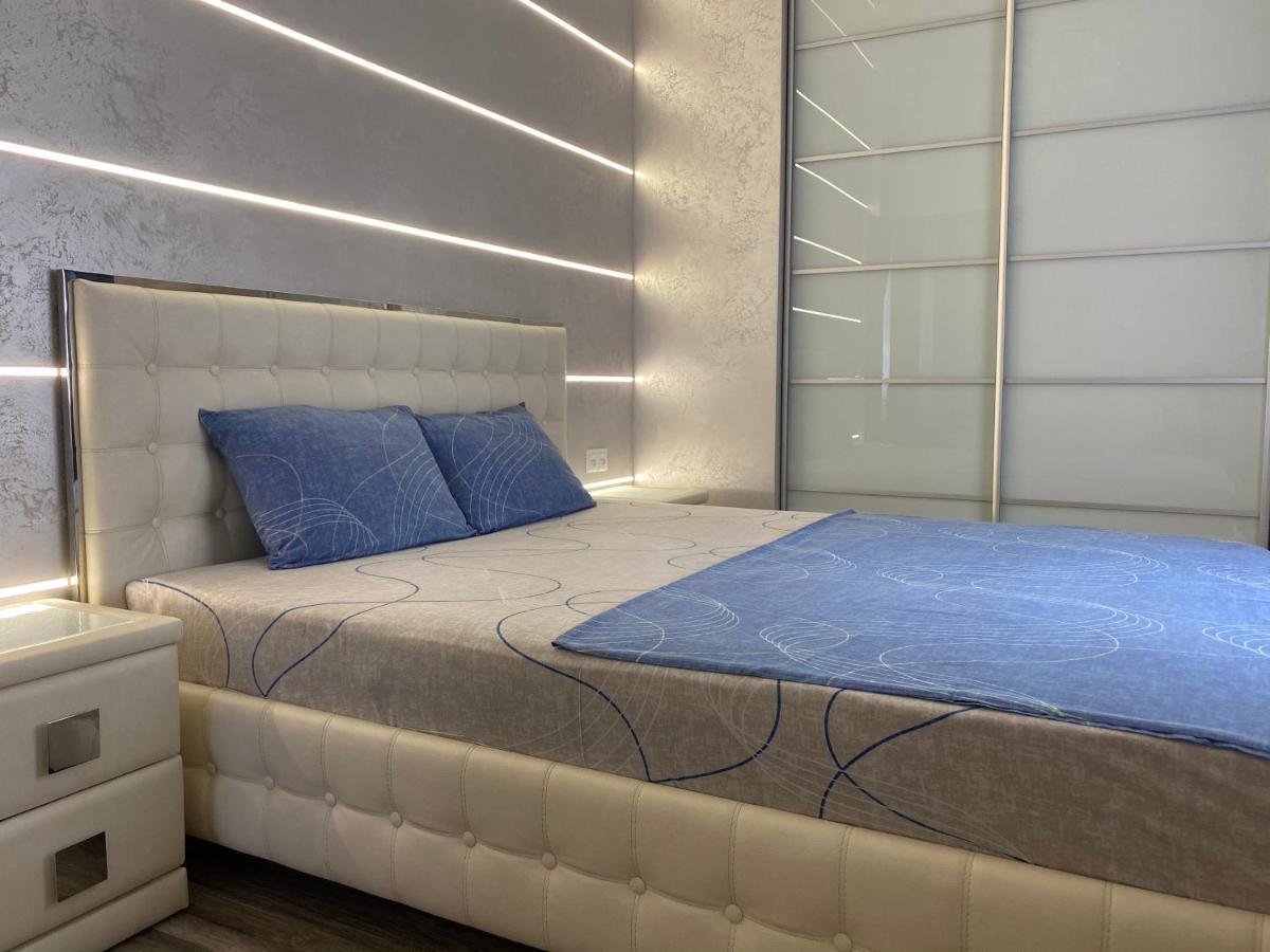 New Luxury Apartment In The Center On Konstitution Square Kharkiv Exterior photo