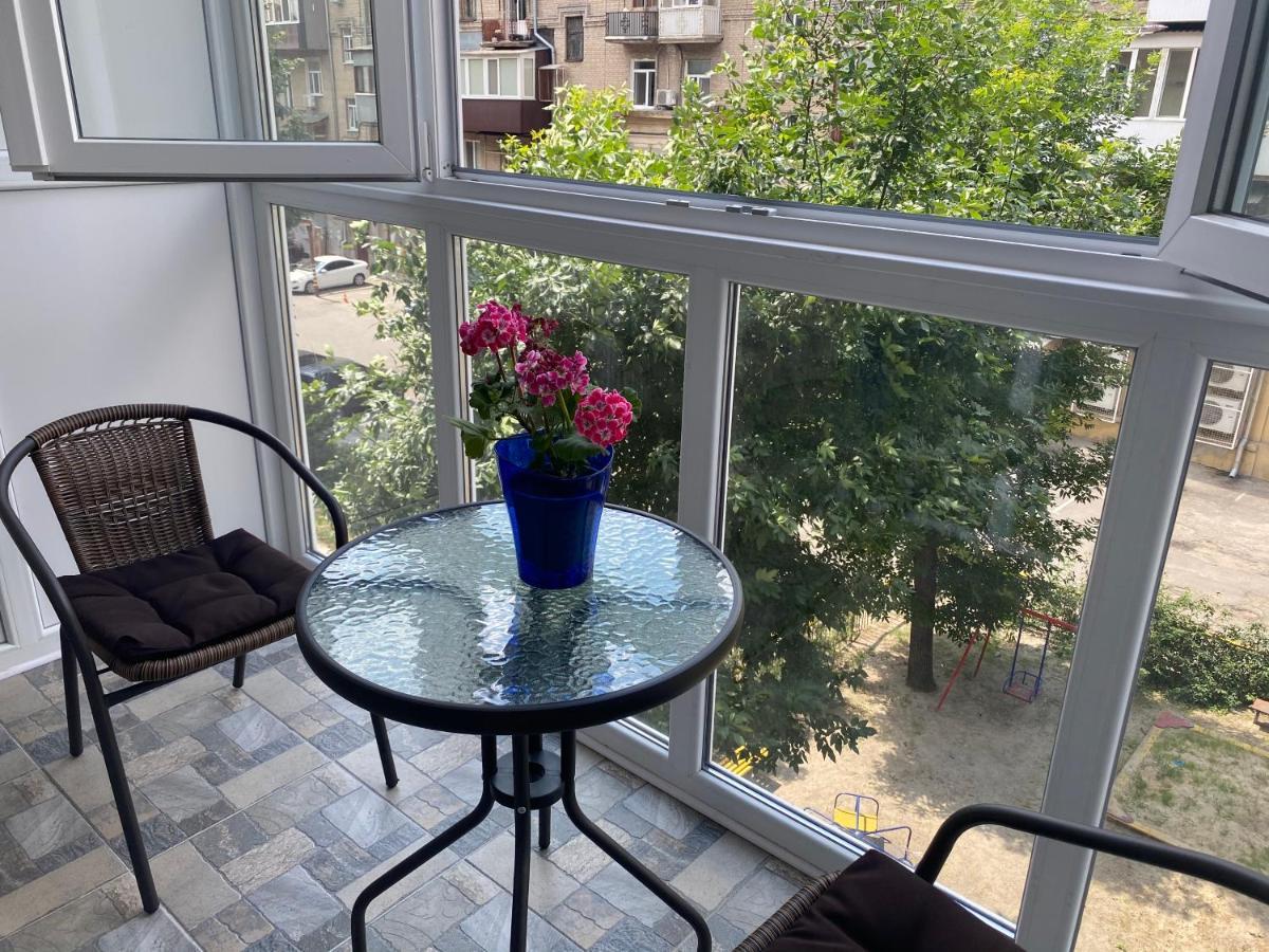 New Luxury Apartment In The Center On Konstitution Square Kharkiv Exterior photo