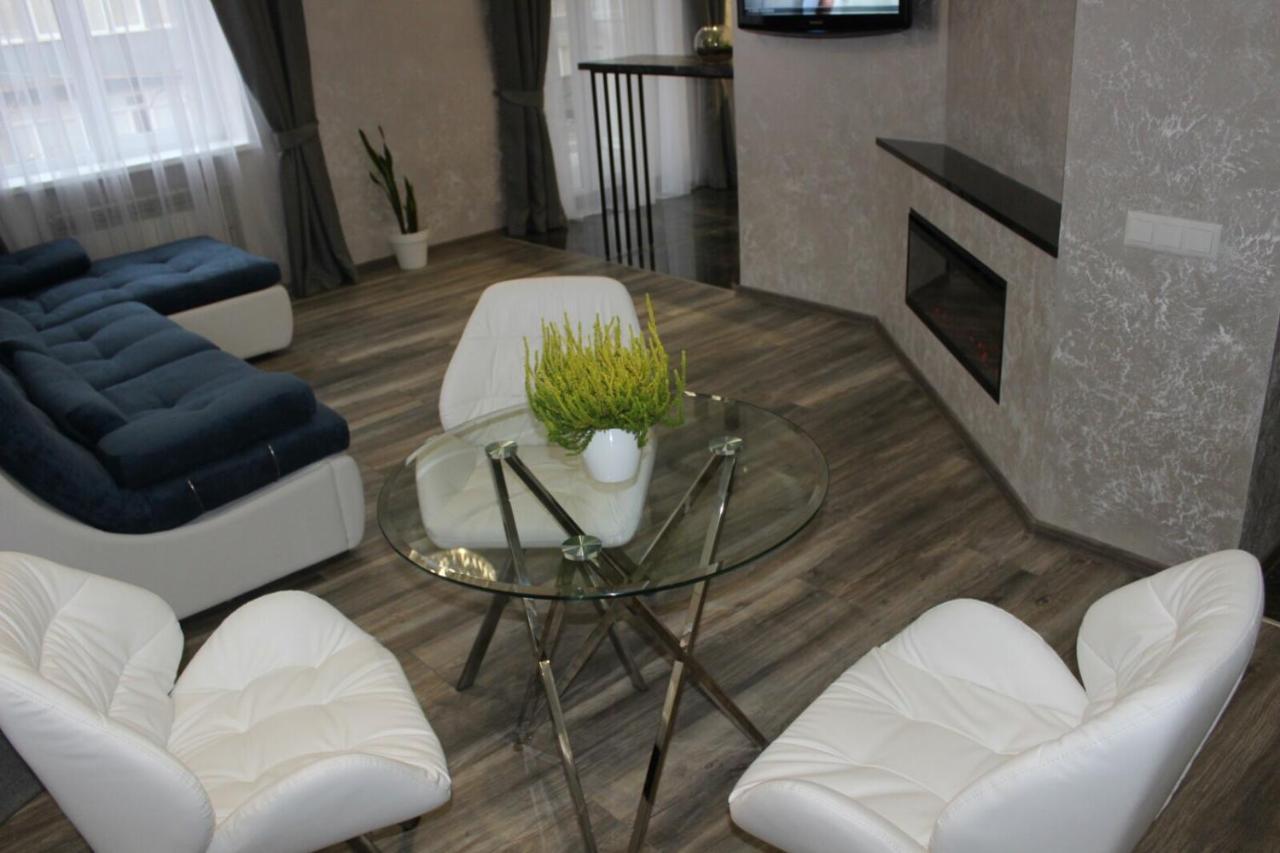 New Luxury Apartment In The Center On Konstitution Square Kharkiv Exterior photo