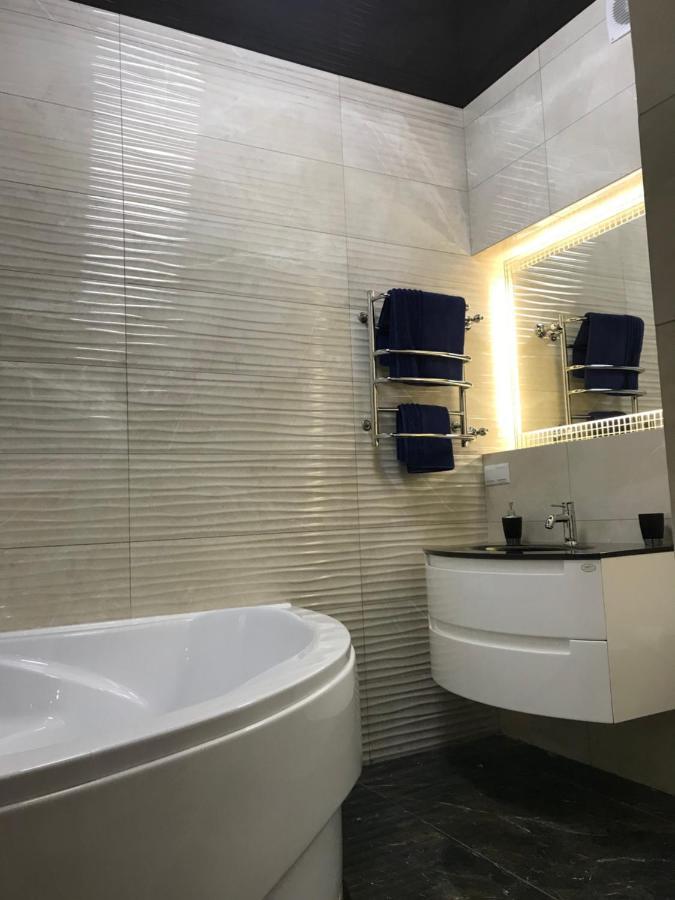 New Luxury Apartment In The Center On Konstitution Square Kharkiv Exterior photo