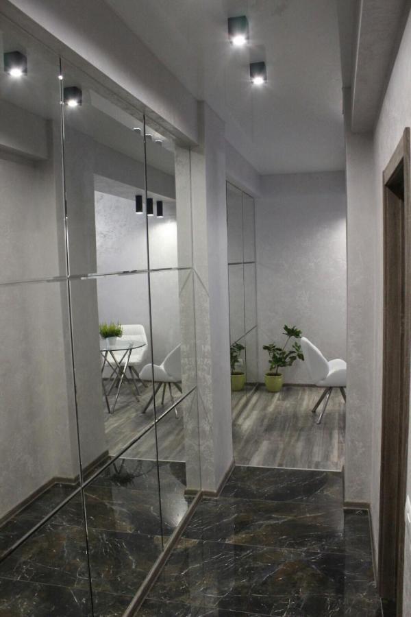 New Luxury Apartment In The Center On Konstitution Square Kharkiv Exterior photo
