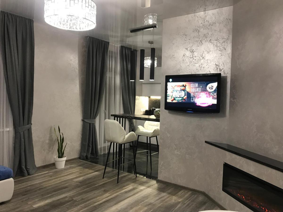 New Luxury Apartment In The Center On Konstitution Square Kharkiv Exterior photo