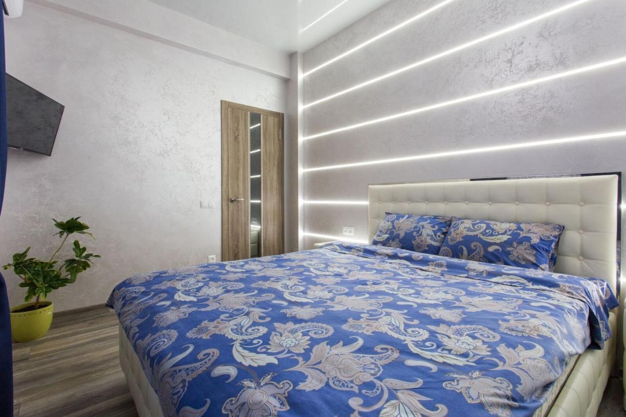 New Luxury Apartment In The Center On Konstitution Square Kharkiv Exterior photo