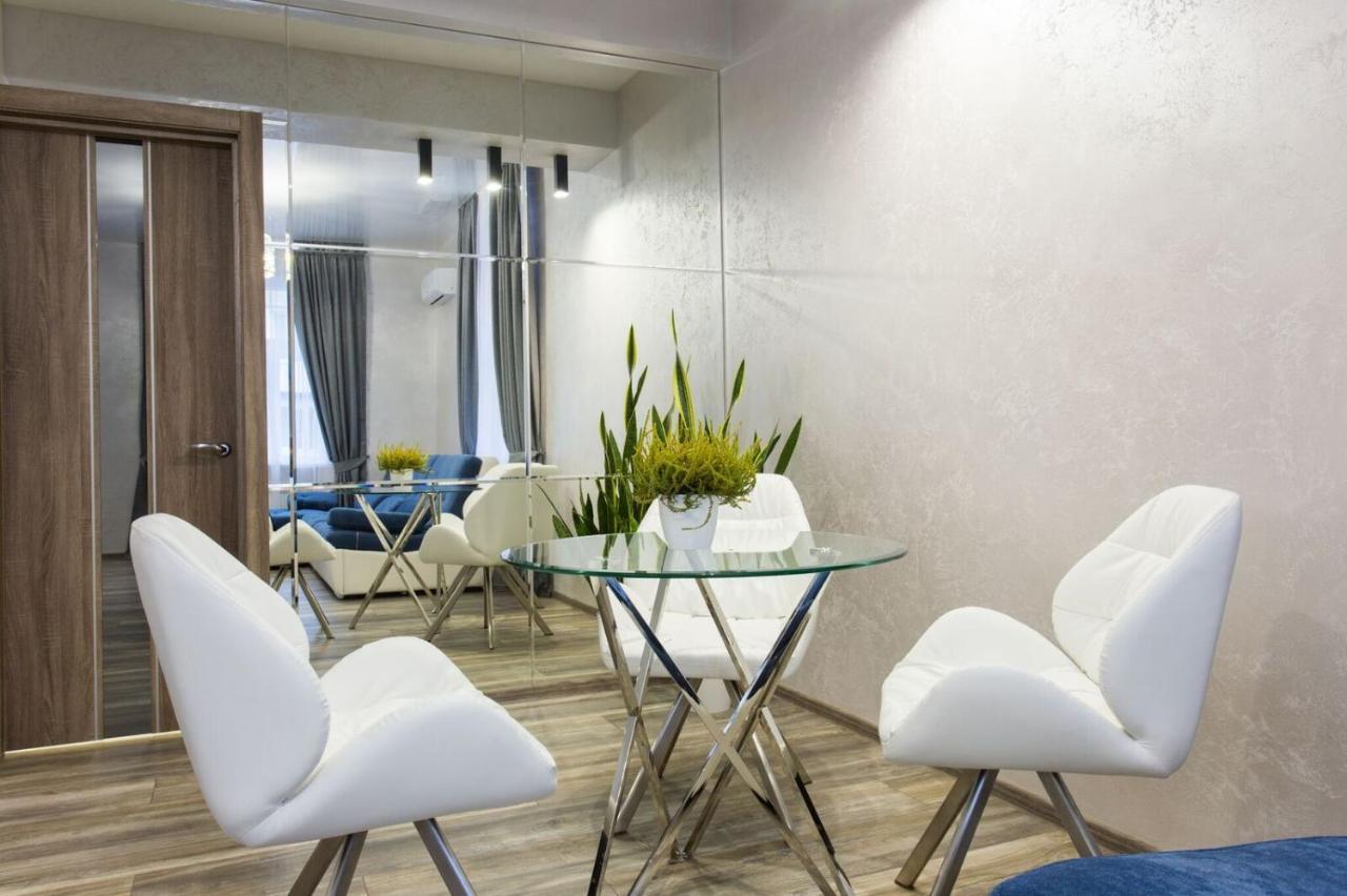 New Luxury Apartment In The Center On Konstitution Square Kharkiv Exterior photo