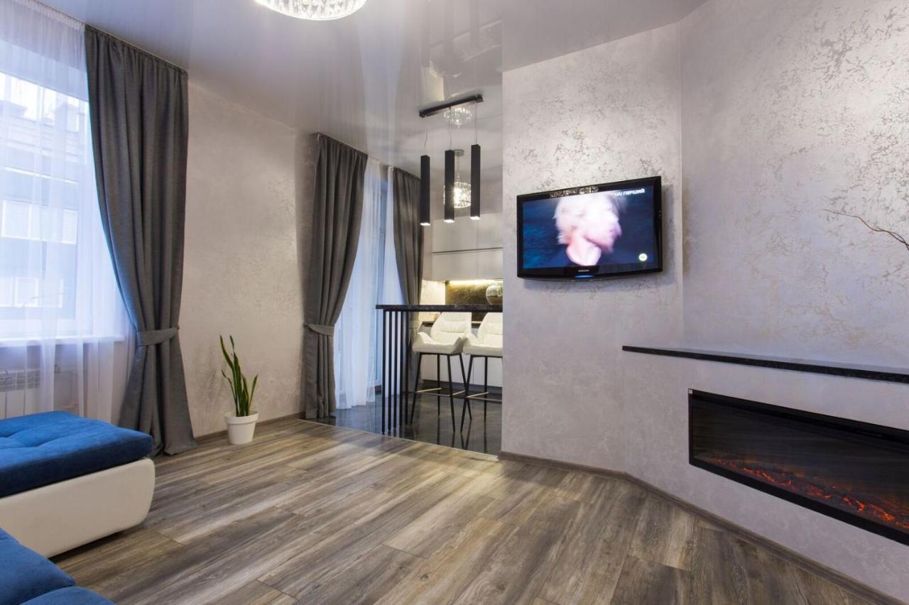 New Luxury Apartment In The Center On Konstitution Square Kharkiv Exterior photo