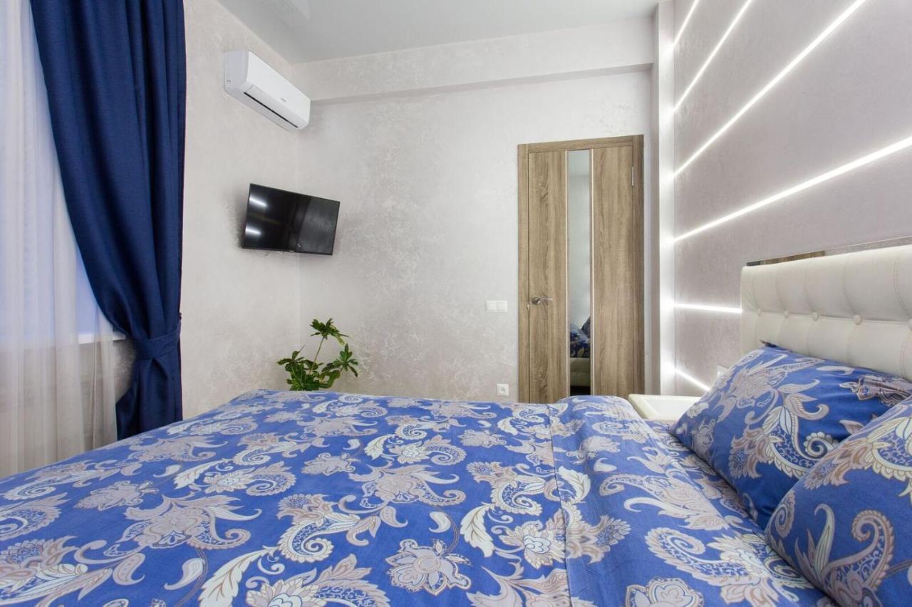New Luxury Apartment In The Center On Konstitution Square Kharkiv Exterior photo